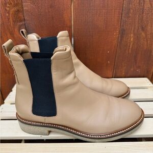 Everlane Italian leather Chelsea boot size 9